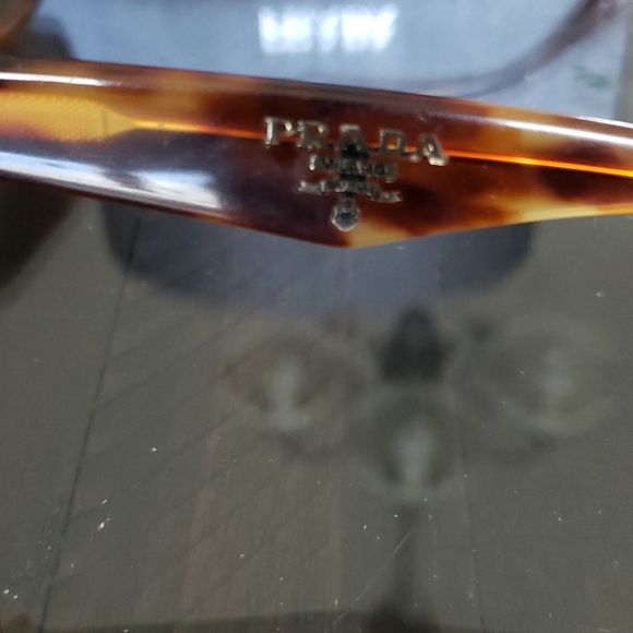 Prada sunglasses - Picture 2 of 8